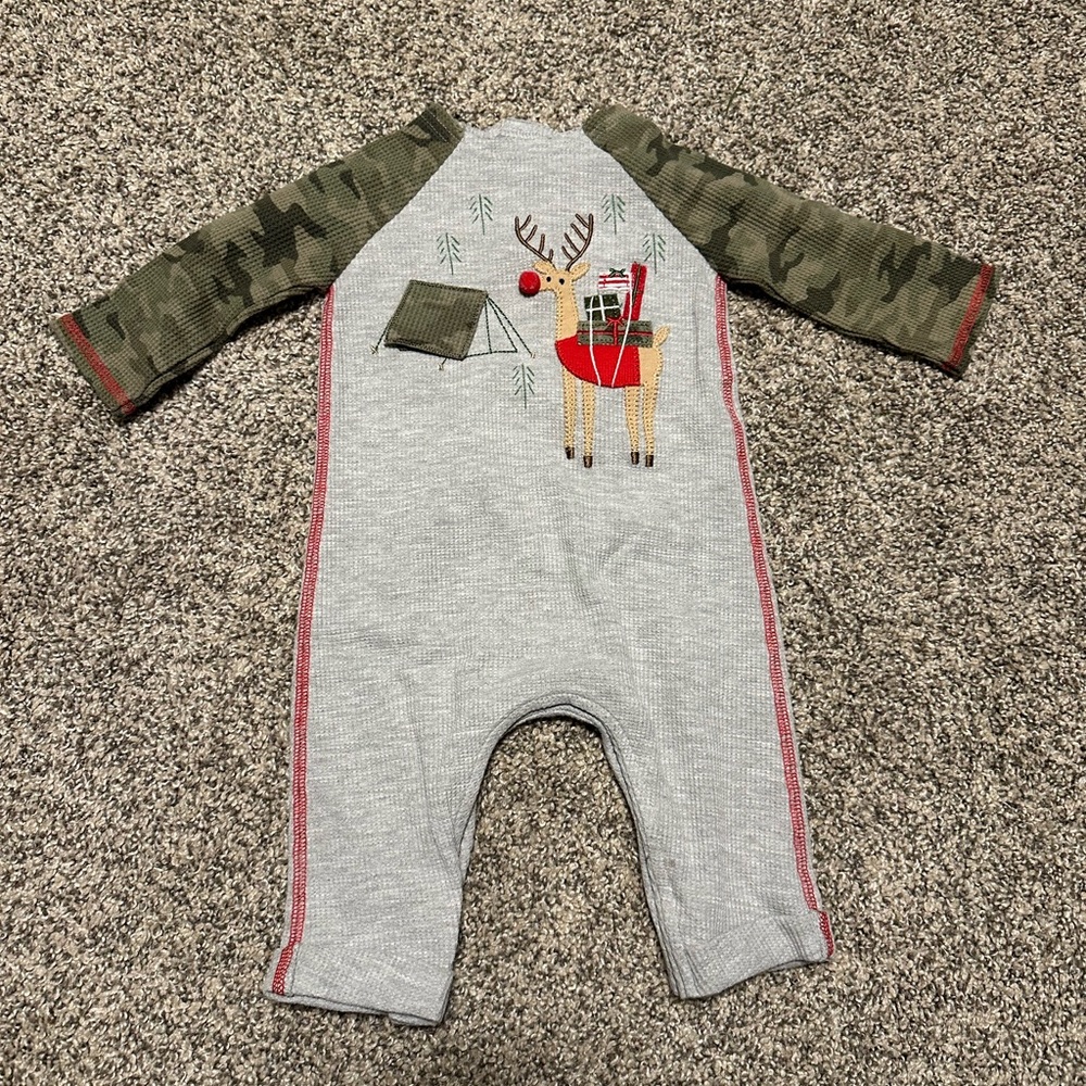 Mudpie baby Christmas outfit. 3-6 mon. Never worn